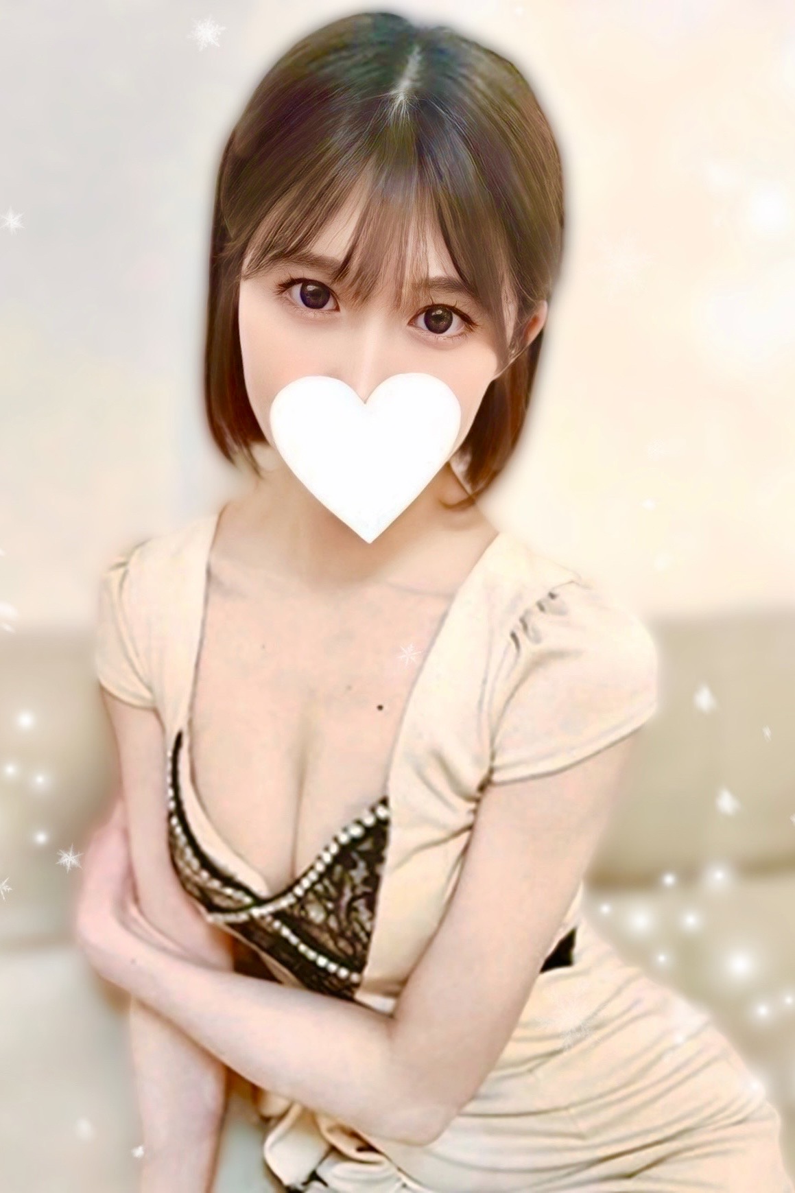 かおり 大阪日本橋のメンズエステならぶるーべりースパ。キレイな女性と非日常の癒しの空間でリラックスタイムを